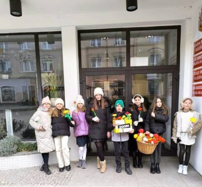 770 róż na 770-lecie Oleśnicy. Wspaniała akcja SP 7