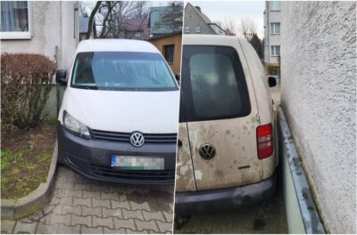 „Miszcz” parkowania. Mieszkańcy poirytowani, bo auto stoi tak od dwóch tygodni