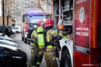 Pożar i ewakuacja mieszkańców z bloku przy ul. Klonowej [ZDJĘCIA]