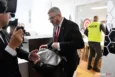 Przełom w sprawie incydentu w oleśnickim szpitalu? Prokuratura chce zatrzymania Grzegorza Brauna