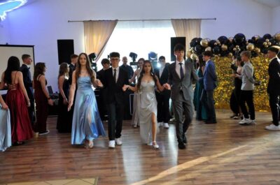 Poloneza czas zacząć, czyli bal ósmoklasistów z czwórki [ZDJĘCIA]