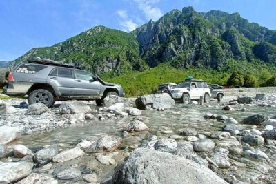 Zalety wynajmu auta terenowego 4×4