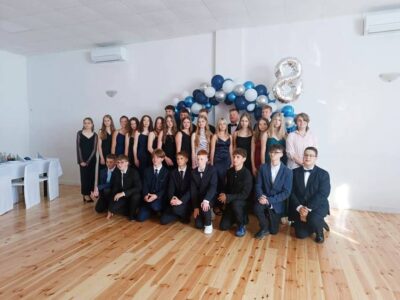 Ósmoklasiści na balu. Tak bawili się w Dziadowej Kłodzie [ZDJĘCIA]