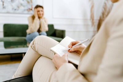 Hipnoterapia online – jak pomóc sobie w codziennych trudnościach?