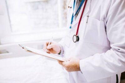 Masz podejrzenie nowotworu? Nie czekaj w kolejkach! Karta DiLO to Twoja „zielona przepustka”