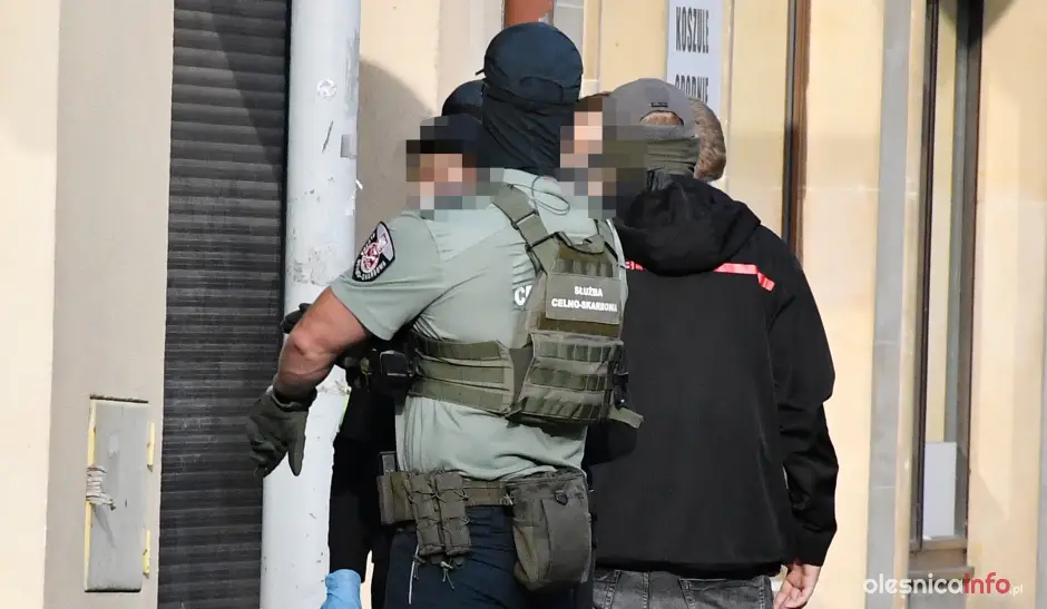 Służba Celna prowadziła dziś działania w jednym z lokali w Oleśnicy przy ul. Traugutta