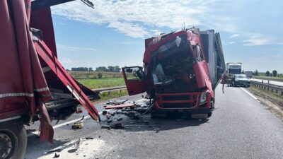 Wypadek na S8. Droga nadal jest zablokowana