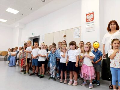 Przedszkolaki z Zielonych Ogrodów pożegnały seniorów. Wzruszające zakończenie wspólnej historii