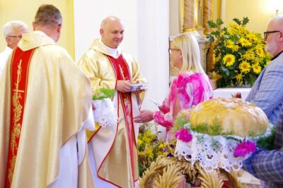 Chleb, wieńce i CHUCHO. Tak świętowano dożynki w Dziadowej Kłodzie [ZDJĘCIA]