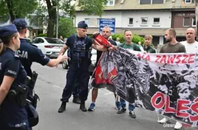 Szarpanina podczas obchodów rocznicy Powstania Warszawskiego [ZDJĘCIA I VIDEO]