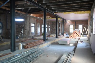 Jak zmienia się oleśnicki dworzec? Zajrzeliśmy do remontowanej stacji PKP w Oleśnicy [ZDJĘCIA]