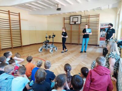 Wizyta łazika marsjańskiego w Zespole Szkolno-Przedszkolnym nr 1 w Oleśnicy