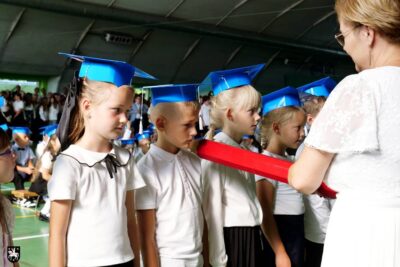 Nowy rok szkolny rozpoczęty. W Sycowie zabrzmiał pierwszy dzwonek [ZDJĘCIA]