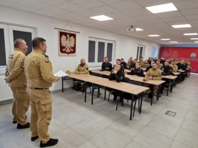 Nowi dowódcy OSP z powiatu oleśnickiego po pomyślnie zdanym egzaminie