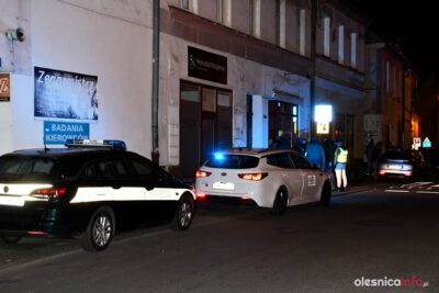 Służby wkroczyły do lokalu w centrum Oleśnicy. Podejrzenie nielegalnych automatów do gier