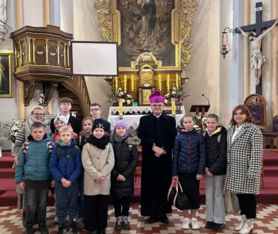 Lekcja historii i dumy narodowej z udziałem Katolickiej Szkoły Podstawowej w Oleśnicy