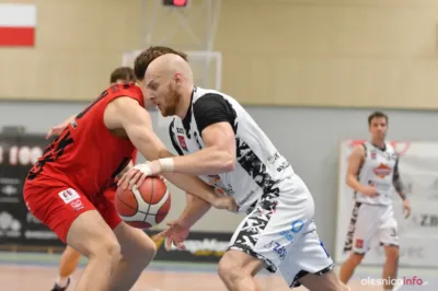 Nieudana debiut przed własną publicznością. KK Oleśnica przegrywa we własnej hali