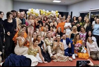 Wojciech Miszewski oraz Michał i Karolina Kalcowscy w charytatywnym pokazie mody ONA