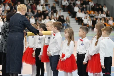 Podwójne święto w jedynce. Dzień Edukacji Narodowej i pasowanie pierwszoklasistów [ZDJĘCIA]