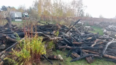 Pożar drewna na posesji w Ligocie Małej