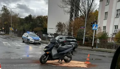 Zderzenie skutera z samochodem osobowym