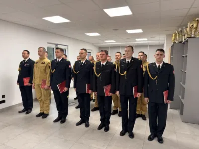 Uroczysta zbiórka u strażaków. Wręczono akty mianowania na wyższe stopnie służbowe [NAZWISKA]