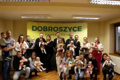 Najmłodsi mieszkańcy przyjęci z honorami przez wójta Artura Cioska