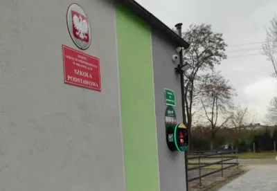Nowy defibrylator AED w Zespole Szkolno-Przedszkolnym w Miłowicach