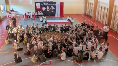 Uroczysty apel z okazji święta niepodległości w Szkole Podstawowej nr 8