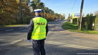 Nie tylko znicz, ale i odblask. Policjanci apelują do kierowców i pieszych