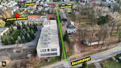 Kuratorium zaleca, dyrekcja zamyka przejście przez teren szkoły