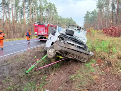 Strażacy z Sokołowic interweniowali po wypadku na drodze ostrowskiej