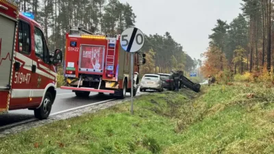 Dachowanie samochodu na drodze ostrowskiej. Na szczęście nikt nie ucierpiał