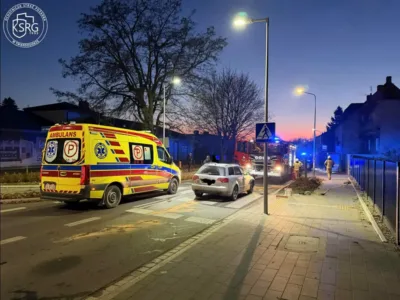 Zderzenie trzech samochodów. Jedna osoba poszkodowana