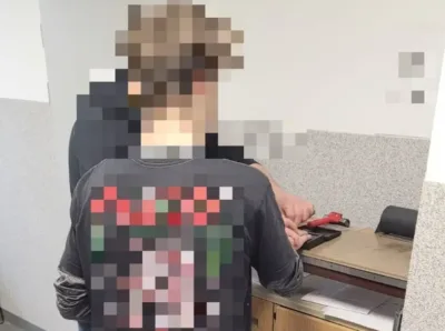 Dwóch 18-latków zatrzymanych za rozbój na znajomym. Policja odzyskała skradziony telefon