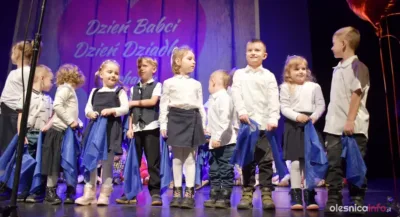 Przedszkolaki z czwórki wystąpiły dla swoich dziadków [ZDJĘCIA]