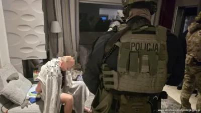 Policjanci rozbili ogólnopolską grupę handlującą ludźmi. Na jej czele stał 31-letni mieszkaniec powiatu oleśnickiego