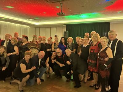 Karnawałowa zabawa słuchaczy Uniwersytetu Trzeciego Wieku w Gardenie