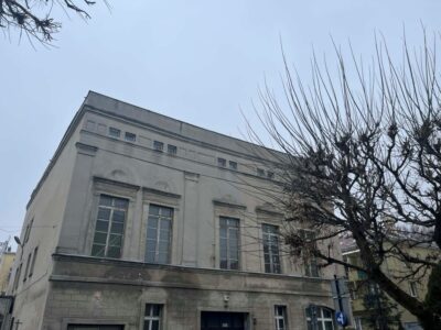 Duża kamienica przy Rynku od lat stoi pusta. Czeka na nowego właściciela i drugie życie