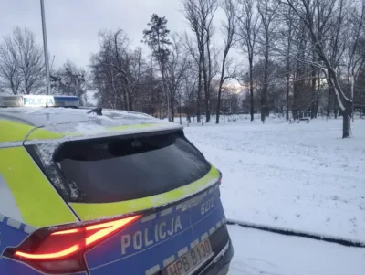 Śnieg utrudnia jazdę kierowcom. Policja apeluje o ostrożność