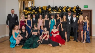 Sto dni do matury. Bal Zespołu Szkół Ponadpodstawowych w Bierutowie [ZDJĘCIA]