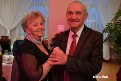 Karnawałowa zabawa seniorów. Parkiet był pełen przez cały wieczór [ZDJĘCIA]