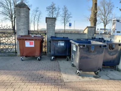 Nowe kontenery na odpady BIO na cmentarzu w Bierutowie