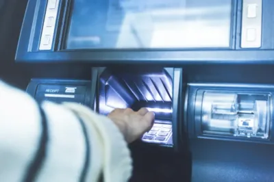 Nocne włamanie w Sycowie. Złodzieje dostali się do bankomatu przez piekarnię