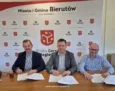 Park Miejski w Bierutowie odzyska blask! Umowa na rewitalizację podpisana