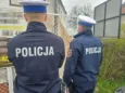 Bohaterska postawa oleśnickiej drogówki. Policjanci wyciągali ludzi z płonącego budynku