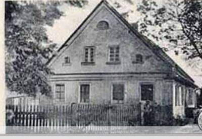 Osiem dekad z tornistrem. Szkoła Podstawowa w Smolnej szykuje się do 80-lecia i szuka pamiątek!