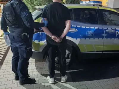 Nocna kontrola w Oleśnicy. Miał biały proszek na twarzy i narkotyki w bieliźnie