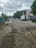 Chaos przy remoncie ul. Kopernika. Droga zamknięta, a kierowcy kluczą między maszynami