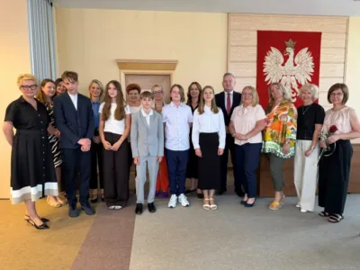 Młodzi zdolni docenieni. Burmistrz Oleśnicy nagrodził uczniów